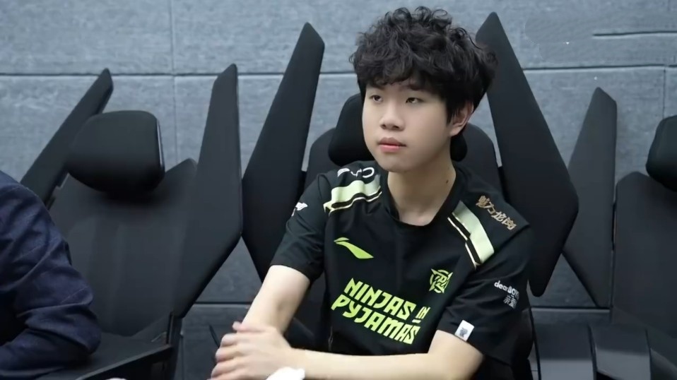 BLG分享微博杯比赛返图：勇敢冲锋 力争上游