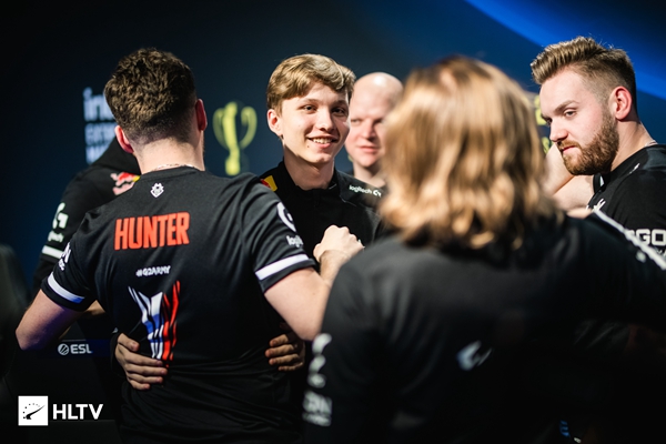 LPL 明天的首发阵容： Junhao 对阵 Heng ， Hery 对阵 1Jiang 的单挑比赛