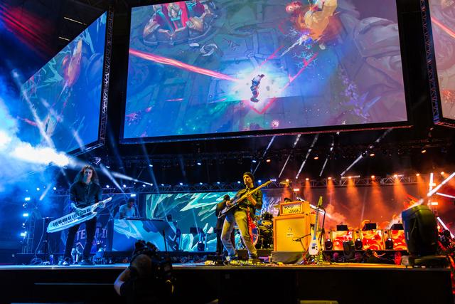 Yummy Yongen打出了三杀，Yuanyue Rambo获得了褒贬不一的评价， Weibo Gaming 横扫 Anyone's Legend